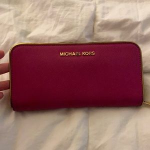 Micheal Kors wallet